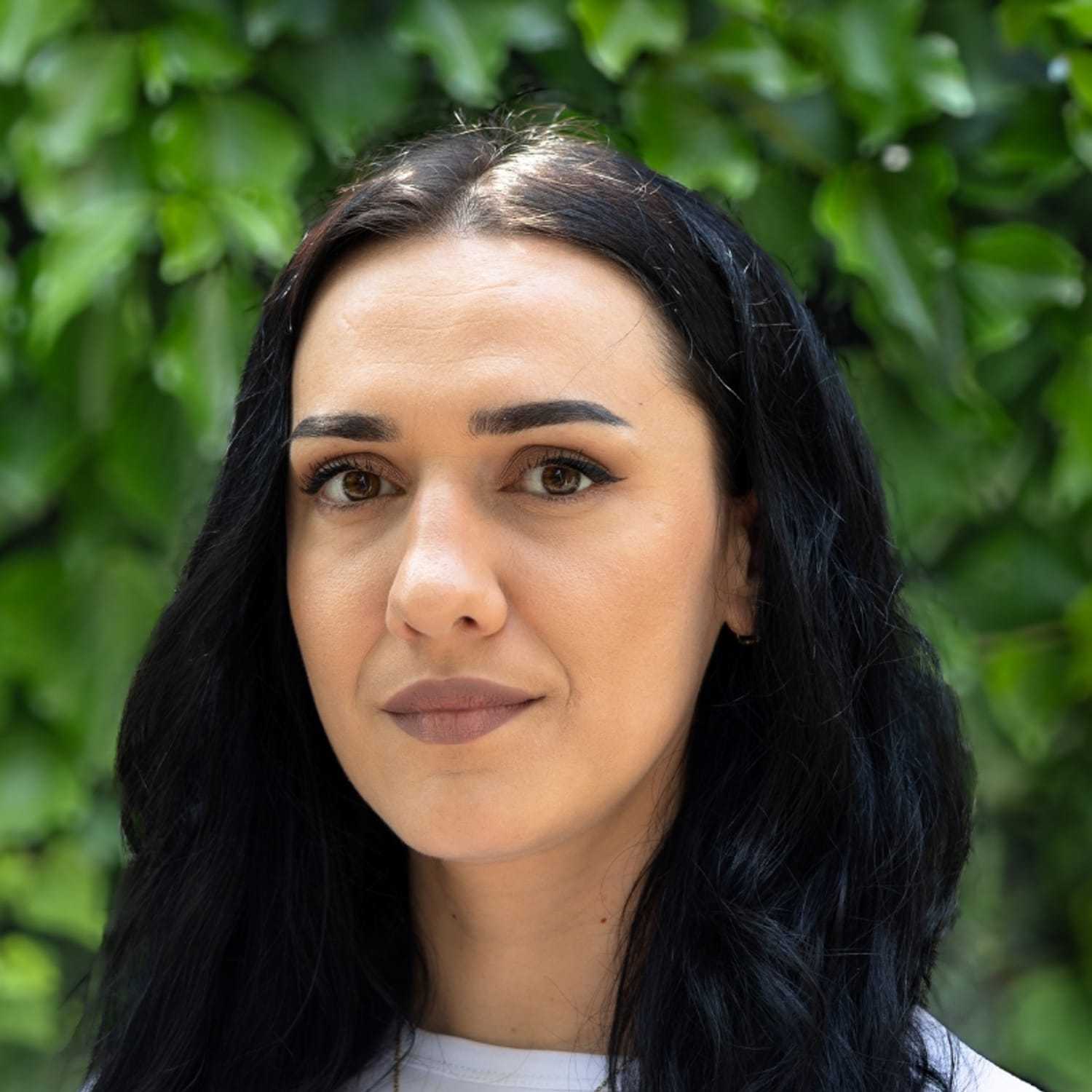 Portrait of Marsi, a professional stylist at hair, showcasing their expertise and style.