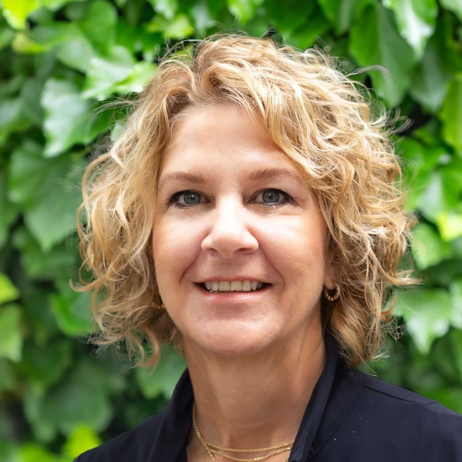 Portrait of Cate, a professional stylist at hair, showcasing their expertise and style.