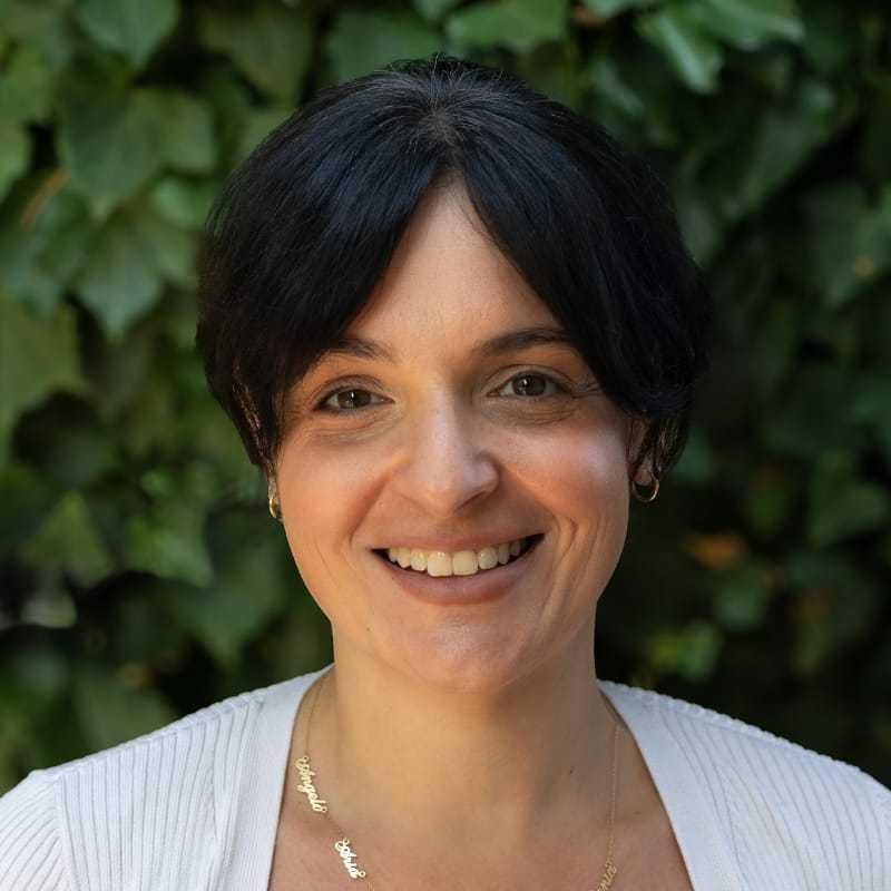 Portrait of Alicia, a professional stylist at hair, showcasing their expertise and style.