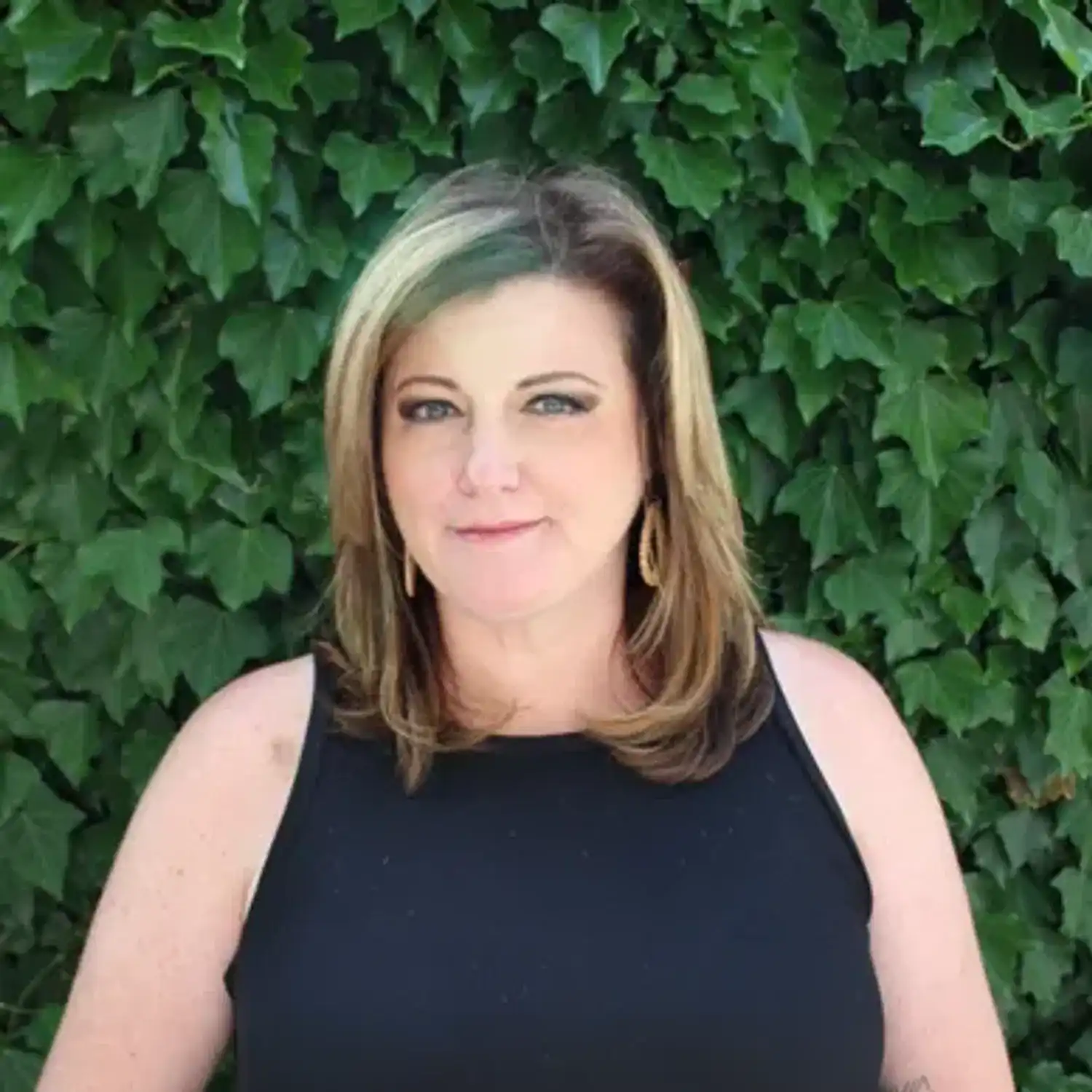 Portrait of Nancy, a professional stylist at hair, showcasing their expertise and style.