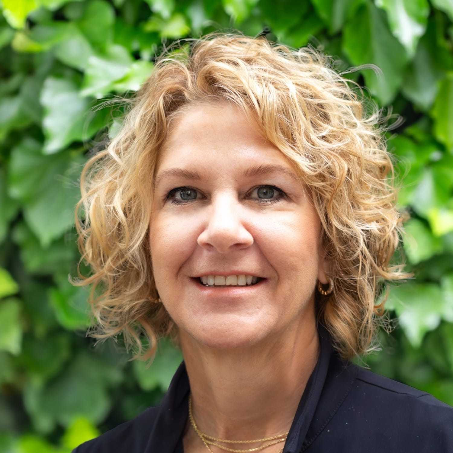 Portrait of Cate, a professional stylist at hair, showcasing their expertise and style.